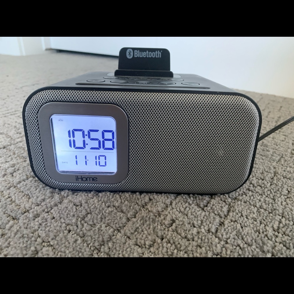 ||Sold on M ercari|| iHome iBT22A